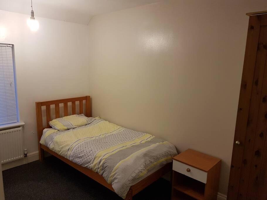 Two Bedroom Maisonette Close Towarwick Uni Coventry Exterior photo
